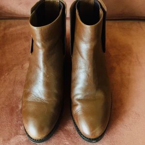 Cole Haan Chelsea boots- size 6